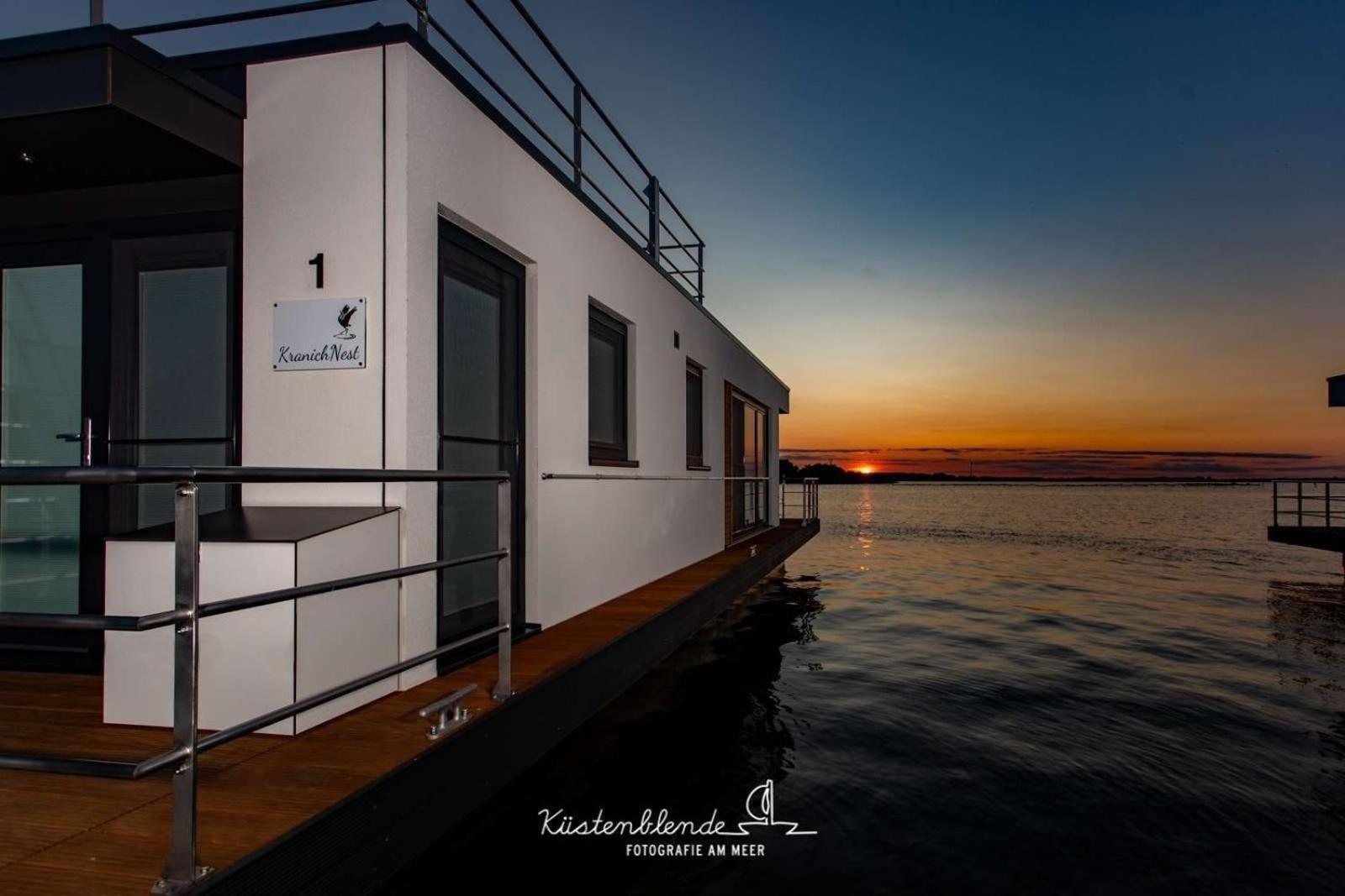 Отель Hausboot Kranichnest Рибниц-Дамгартен Экстерьер фото