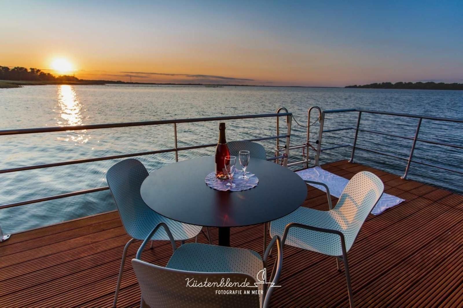 Отель Hausboot Kranichnest Рибниц-Дамгартен Экстерьер фото